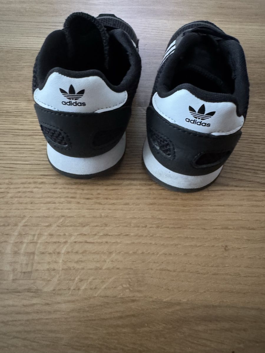 Adidas Scarpe per ragazzi: Baskets Adidas noires et blanches taille 23,5 – Nuovo (secondo la descrizione) da La Chaux-de-Fonds venduto da kel_9khc 2