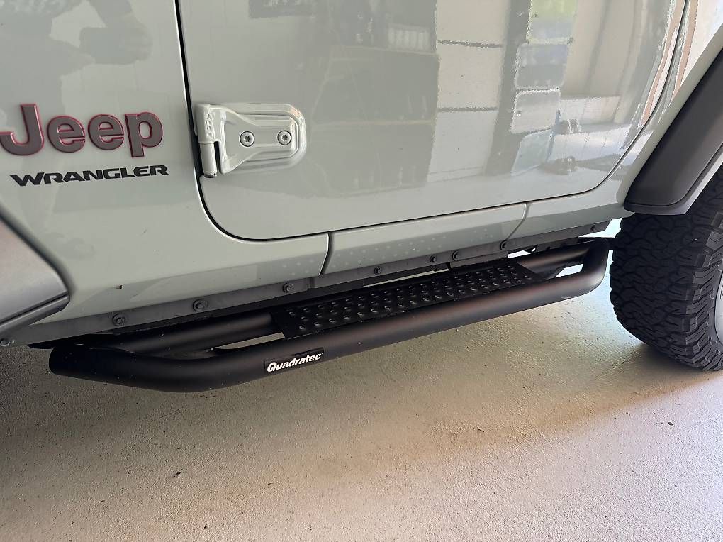 Tutti pezzi di ricambio auto: Für Jeep JL Wrangler Sidesteps Quadratec – Usato da Trimbach venduto da Rroha