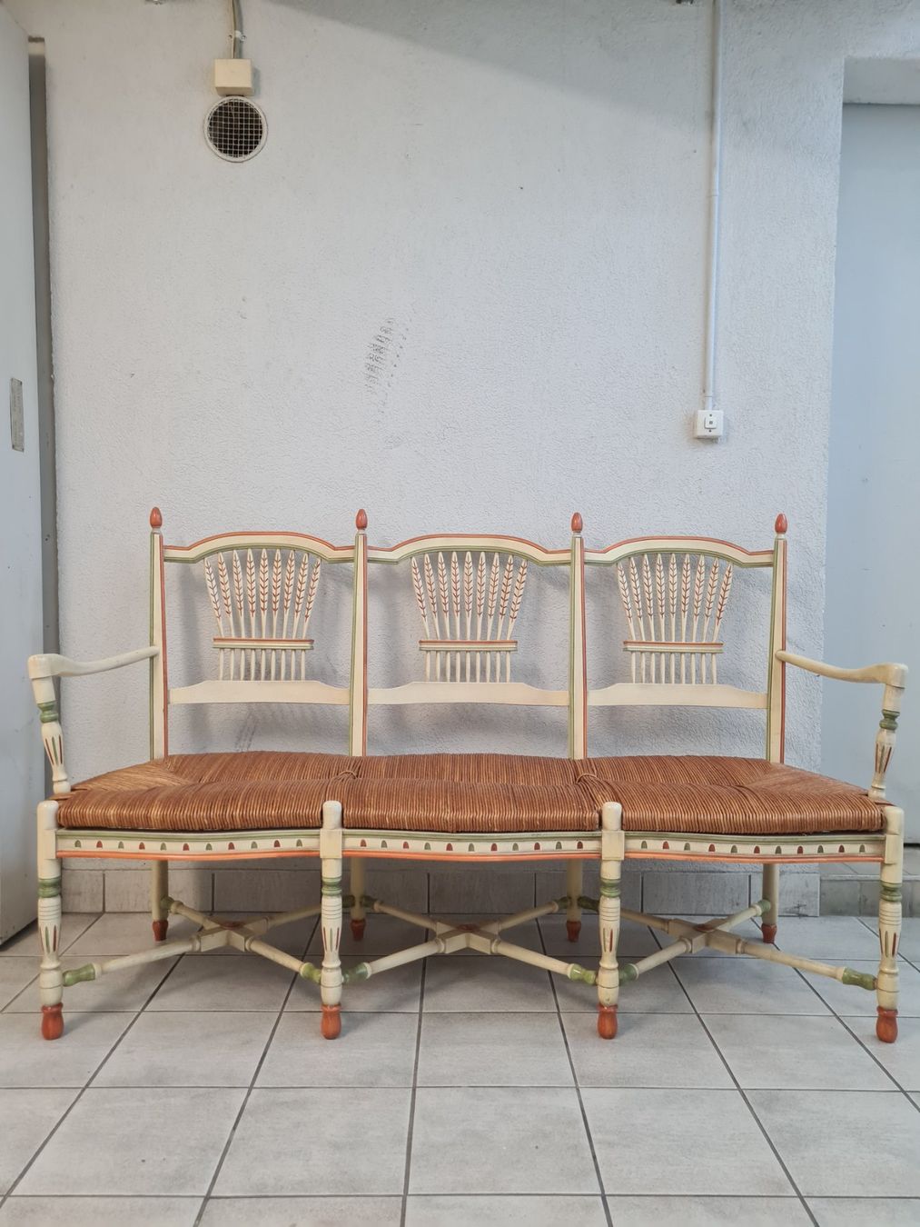 Set di tavolo e panche: Ensemble, un banc, une commode, et deux tables base – Usato da Monthey venduto da 187-zeroo 2