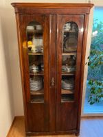 Antiker Vitrinenschrank aus Holz gebraucht Zustand