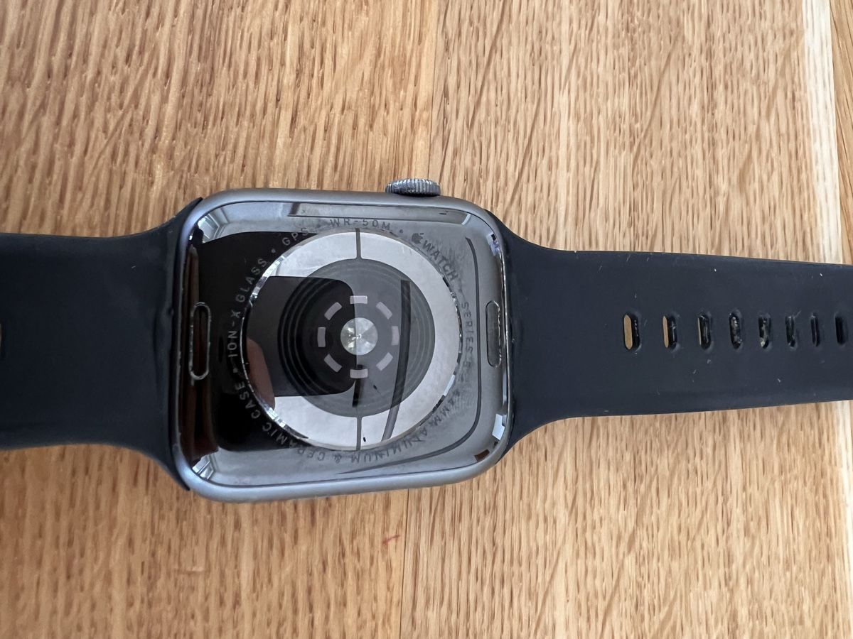 Apple Smartwatch: Apple Watch Series 5 GPS Aluminium  – Gebraucht aus Elgg von Batigol_9 1