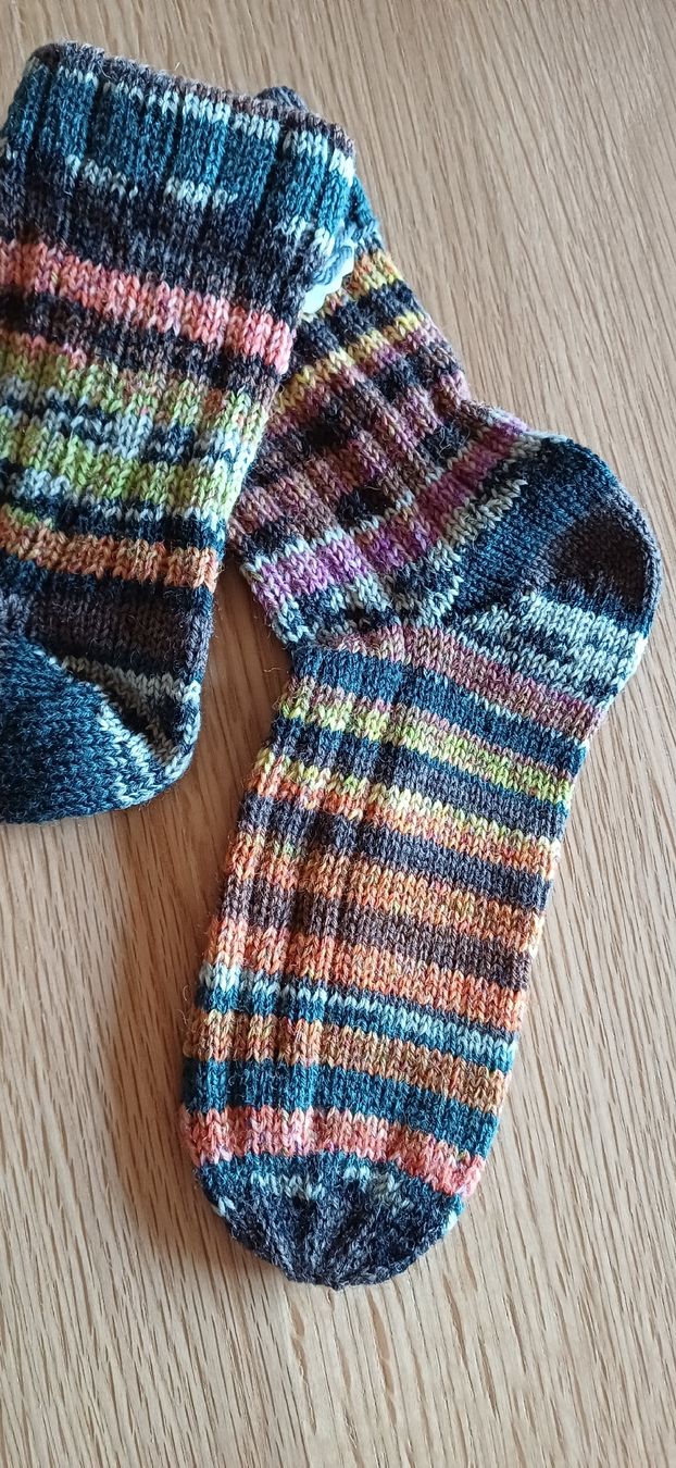 Calze per bambini: Gestrickte Socken bunt gemustert Grösse 29/30 – Nuovo e nell'imballaggio originale da Amriswil venduto da SANNamerino 2
