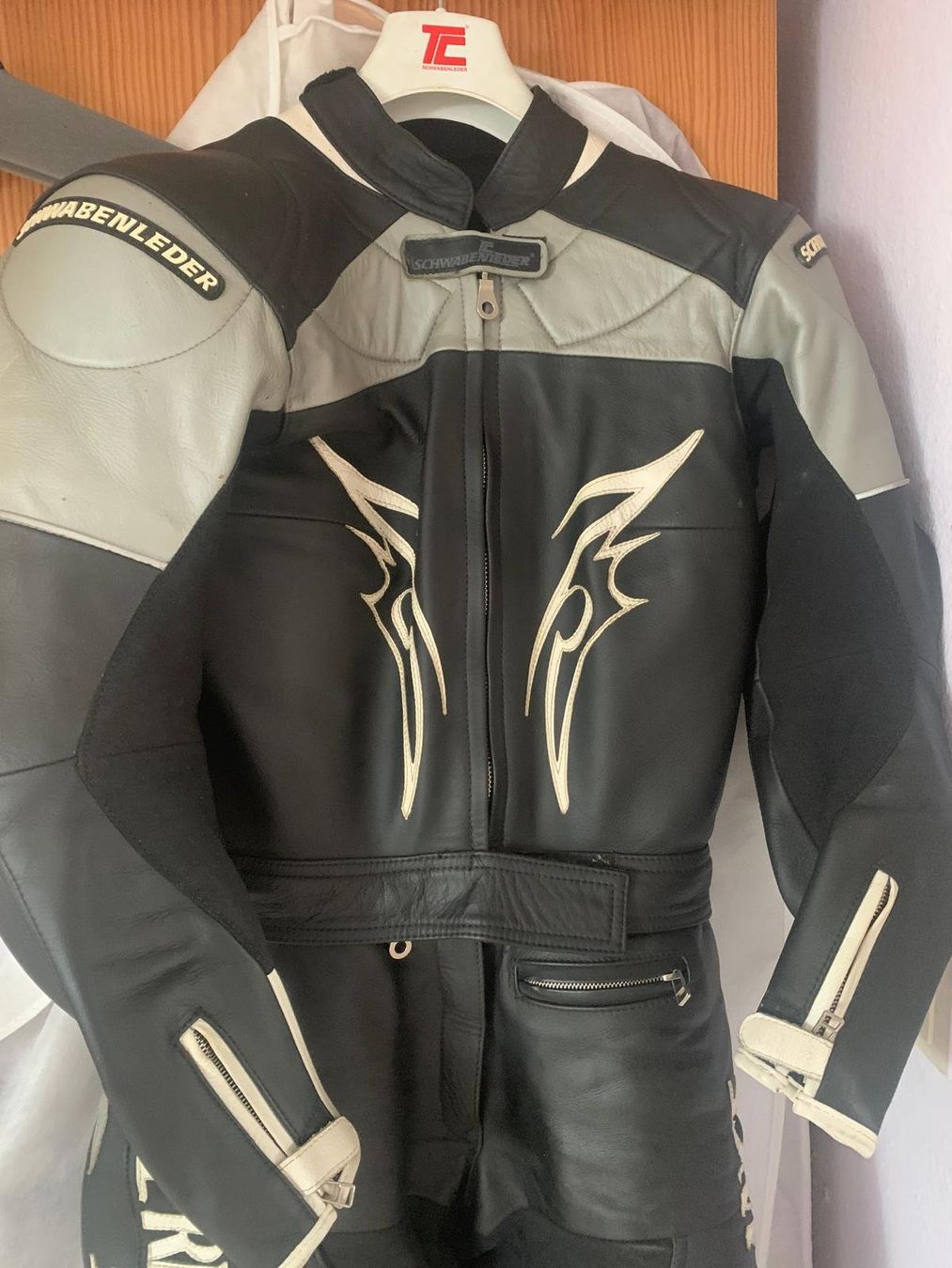 Completi & Tailleur: Motorrad  lederkombi – Usato da Leibstadt venduto da Moepsli14