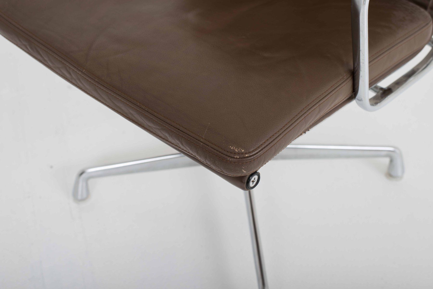 Vitra Stühle: Vitra / Herman Miller -  Eames EA 208 Soft Pad Bürostuhl – Gebraucht aus Zürich von STUZH38 5