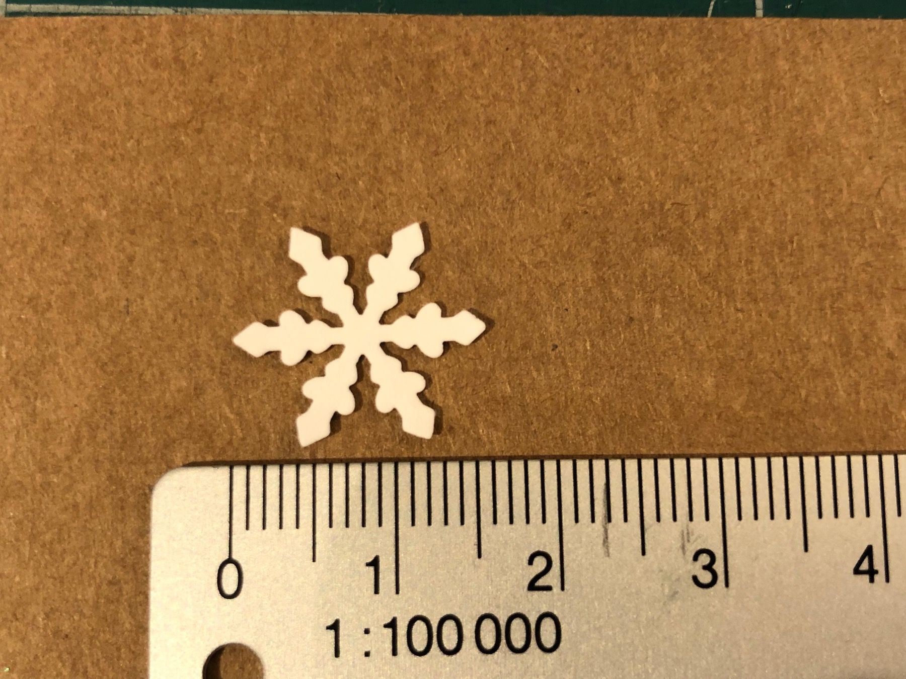 Carta: Streuteile Schneeflocken 16mm,div.Farben – Nuovo e nell'imballaggio originale da Pfäffikon ZH venduto da rue78 3