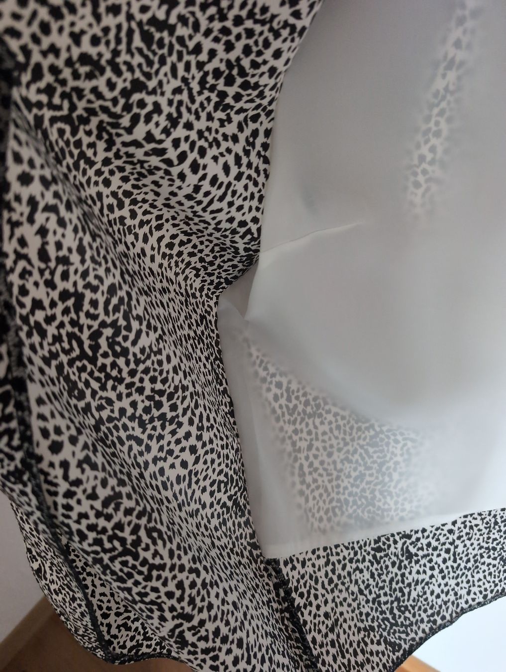 Blusen: Linea V Damenbluse, Gr. 40, schwarz/weiss, chic – Gebraucht aus Unterägeri von Fiobi 3