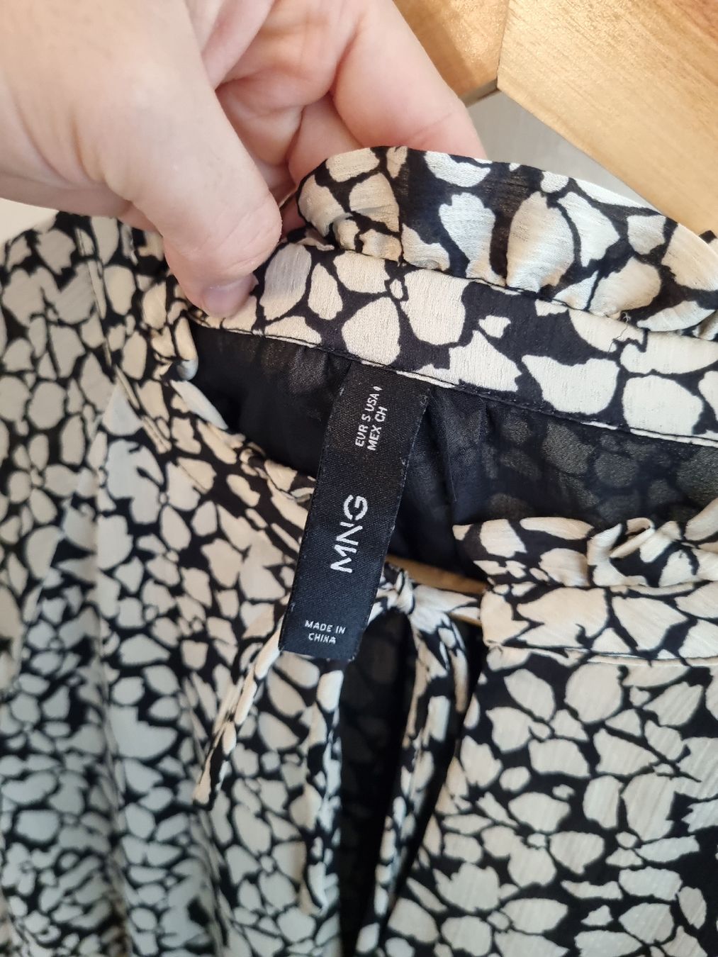 Mango Vestiti: MANGO Floral Dress Black/Beige – Nuovo (secondo la descrizione) da Aigle venduto da Smagbrelle18 7