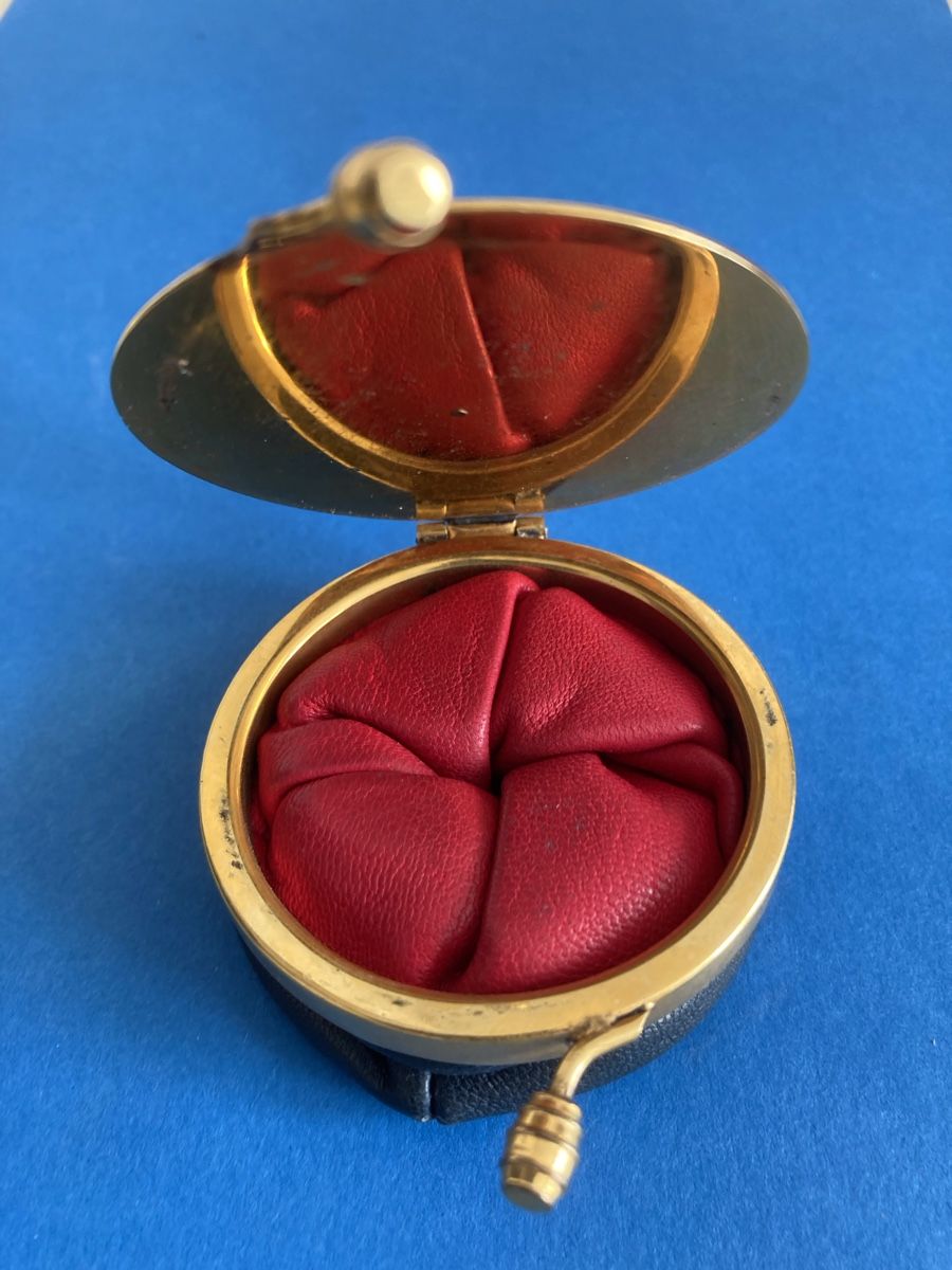 Portafogli: Vintage Geld, Münz oder Jeton Beutel mit Roulette Verschluss – Usato da Schübelbach venduto da Mo-99 1