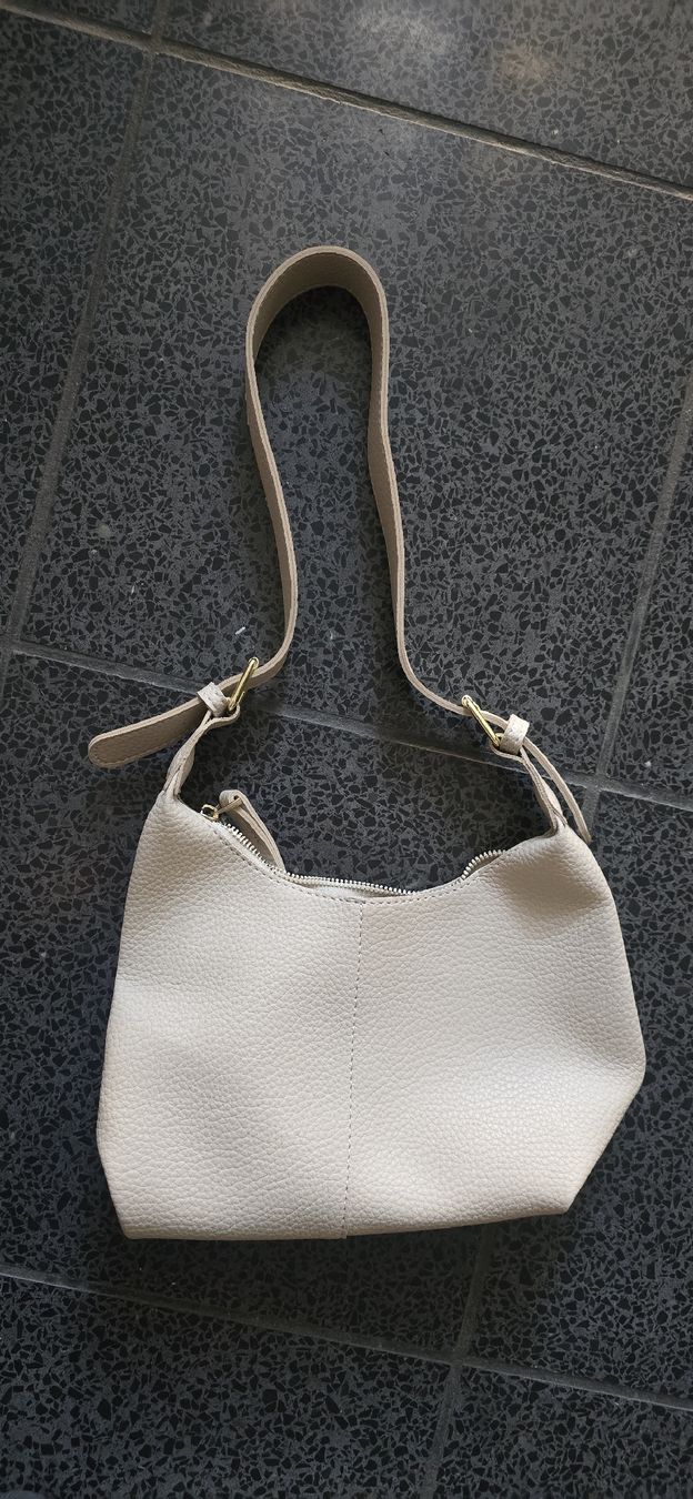Sacs femmes: SECOND HAND kleine beige Tasche – D'occasion à Seuzach par Verano_2026