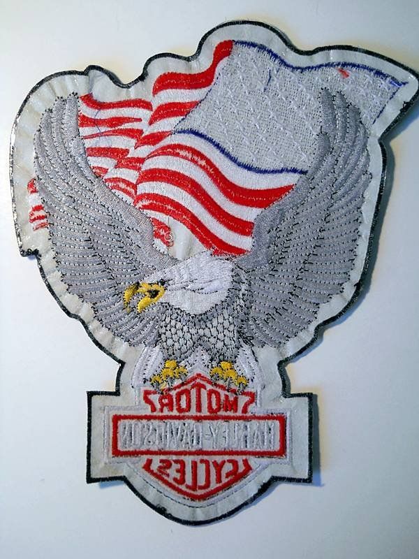 Harley-Davidson Insignes: HARLEY DAVIDSON LARGE UPWING SILVER EAGLE & FLAG BIKER PATCH – Neuf (Voir description) à Lugano par YouWantUS 2