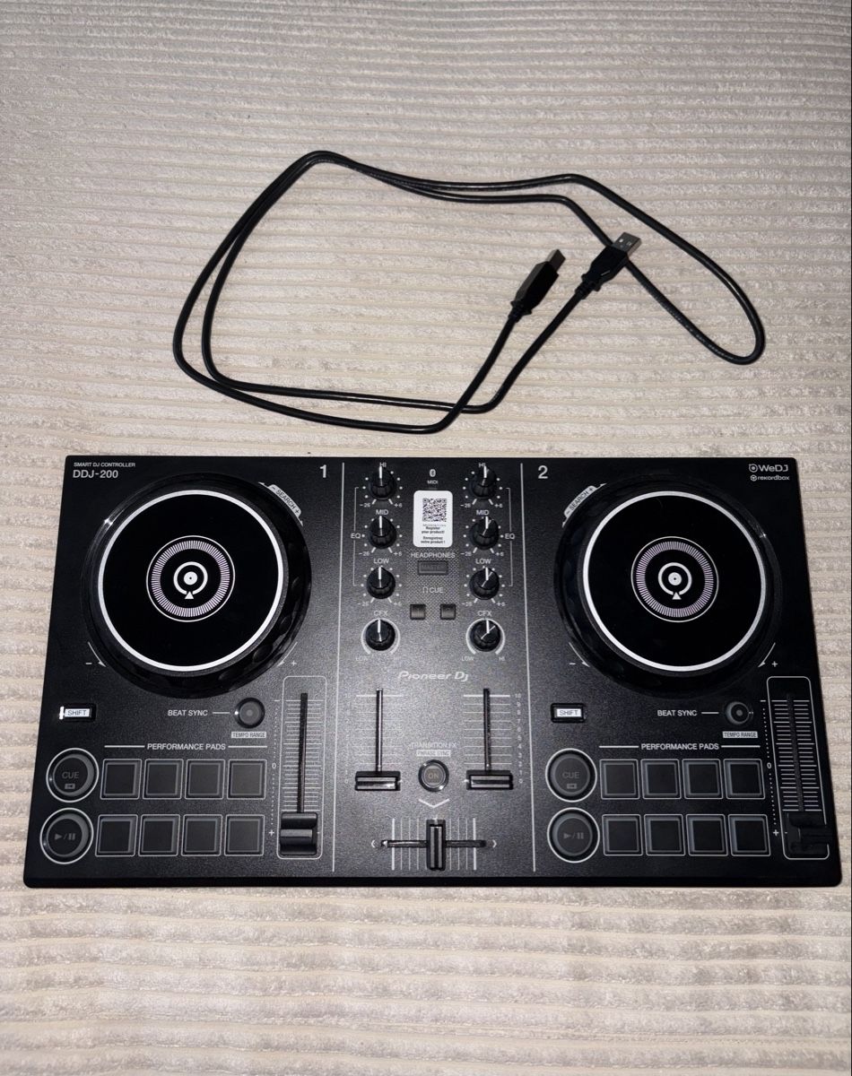 Pioneer Console di mixaggio: DJ-Controller Pioneer DDJ-200 – Usato da Urdorf venduto da YannisW.