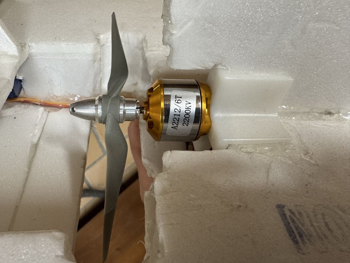 Modellismo RC: RC Flugzeug Modell Eigenbau 2200KV Motor 30A Regler – Usato da Oeschenbach venduto da Cyrax01 1