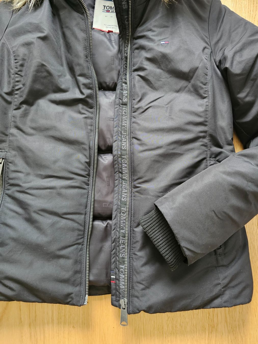 Tommy Hilfiger Jacken: Tommy Hilfiger Daunenjacke - Grösse S – Gebraucht aus Winterthur von ReLovedGoods 2