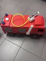 Feuerwehr Spielzeugauto mit Schlauch und Spritze guter Zusta