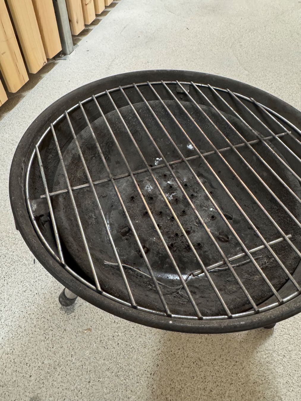 Griglie: Kleiner Holzkohle-Kugelgrill – Usato da Zürich venduto da Saskia125 4