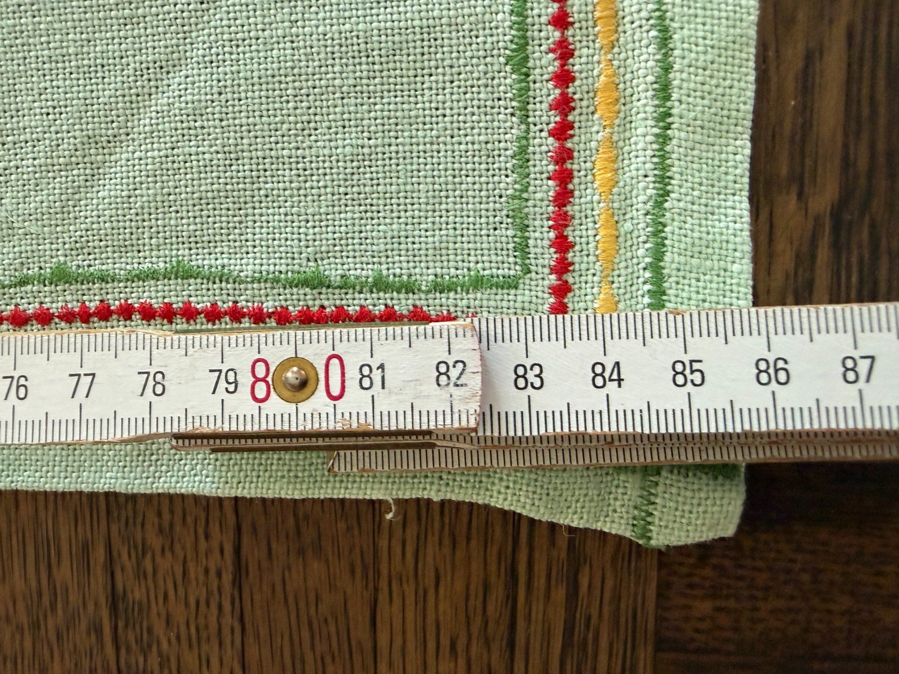 Altra biancheria da tavola: bestickte Tischdecke grün 86 x 77 cm Baumwolle oder Leinen – Usato da Subingen venduto da ArtBead 3