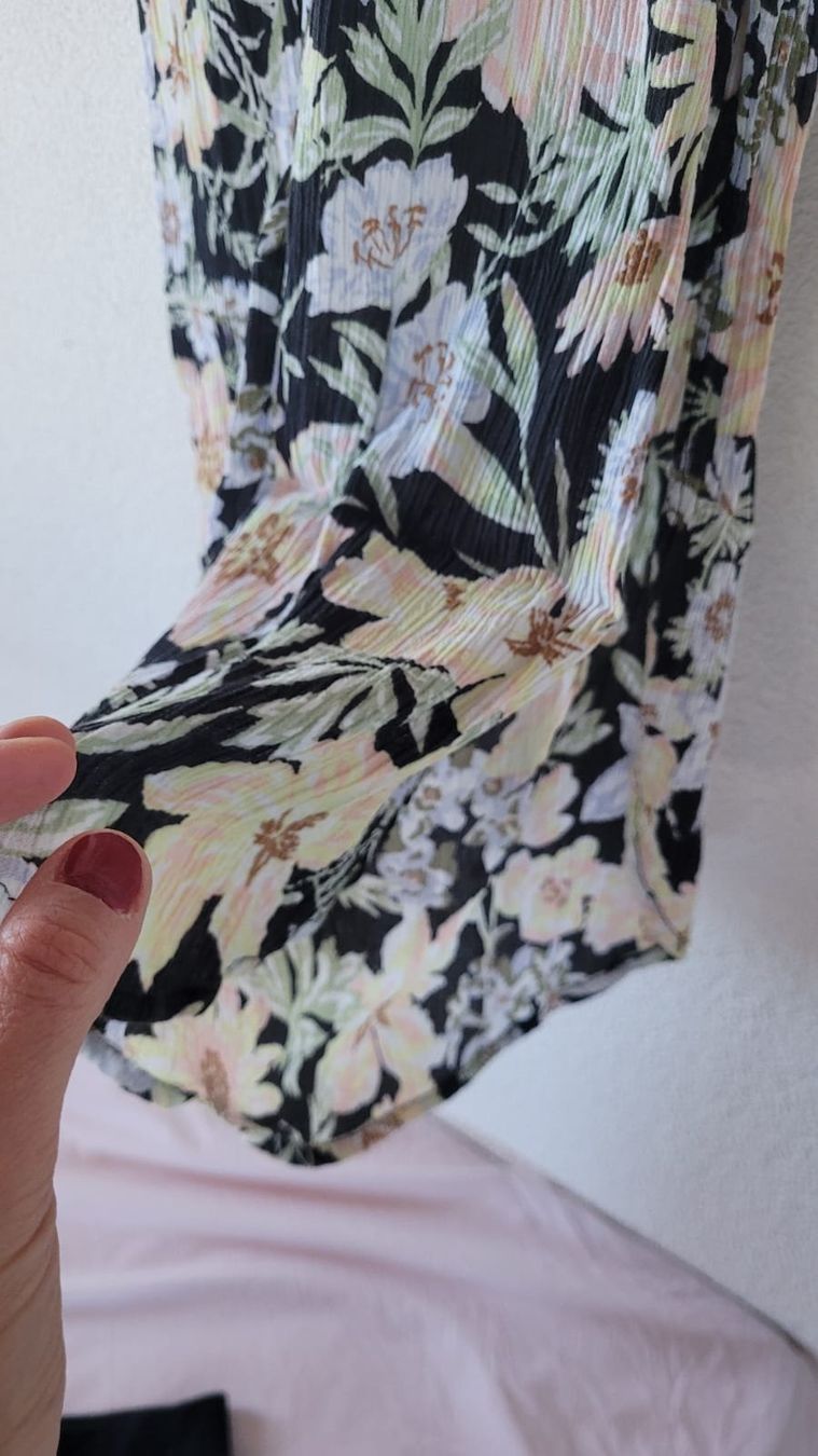 Billabong Hosen: Luftige Blumen Sommerhose, Grösse S/M – Gebraucht aus Zürich von miil0 3