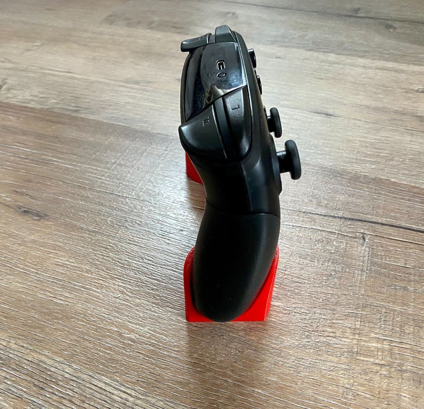Nintendo Controller: Praktischer Halter für den Nintendo Switch Pro Controller – Nuovo (secondo la descrizione) da Bassersdorf venduto da reimerm88 2