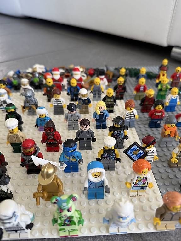 Lego Kit di costruzioni: Lego Figuren ca 70 Stück – Usato da Muri AG venduto da cag733 2