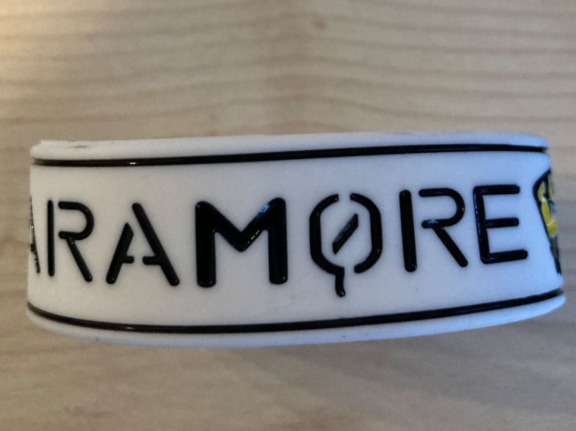 Armbänder & -reifen: Paramore Silikon Armband Metal Rock Band – Neu (gemäss Beschreibung) aus Horn von abutre72