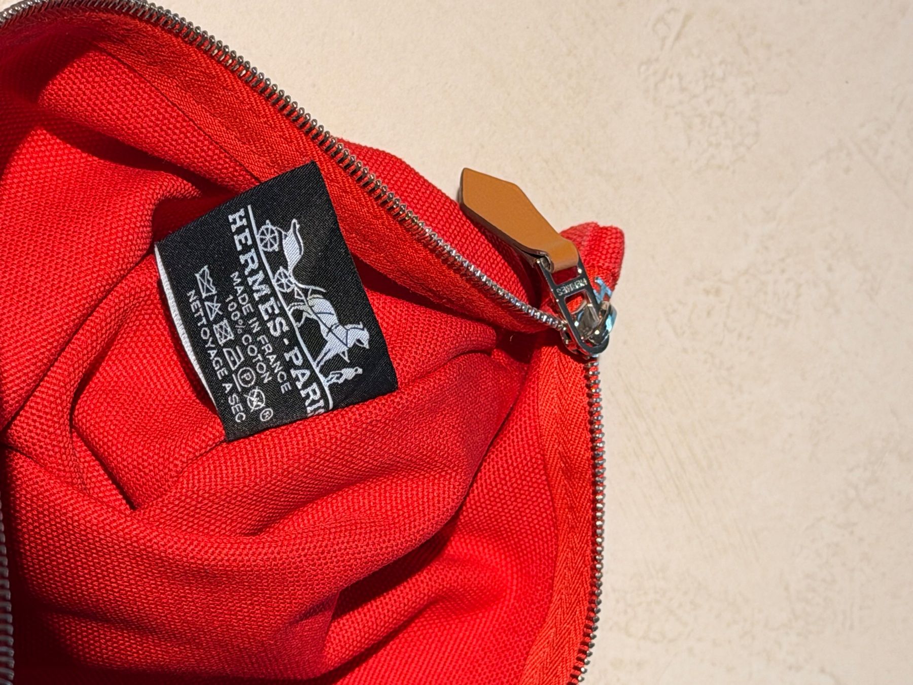 Hermès Kosmetikkoffer: Hermès Red Pouch Toiletry Bag Medium – Gebraucht aus Chambésy von rob_gl27 4