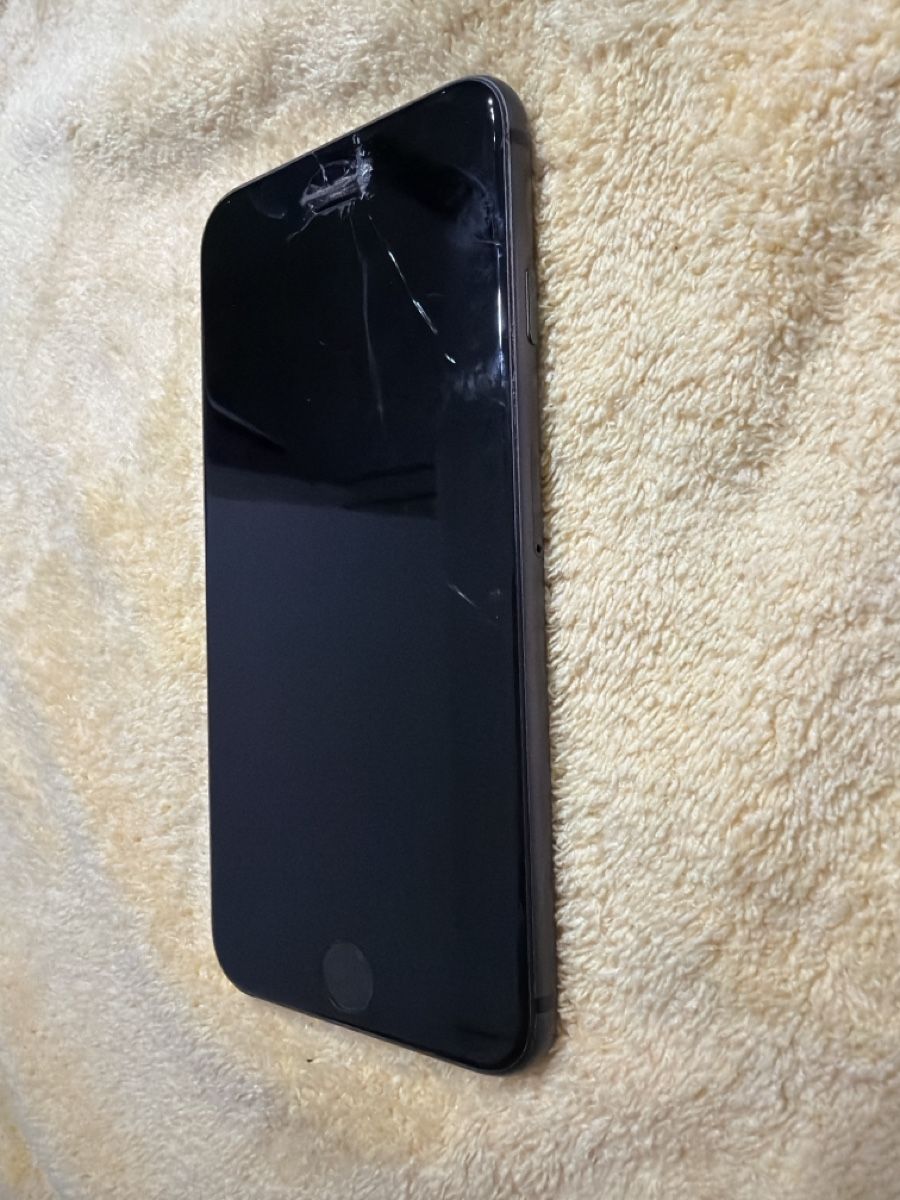 Apple Telefoni cellulari / Smartphones: iPhone 8 / 64Gb / Schwarz/ H20 – Usato da Arbon venduto da BaX_94
