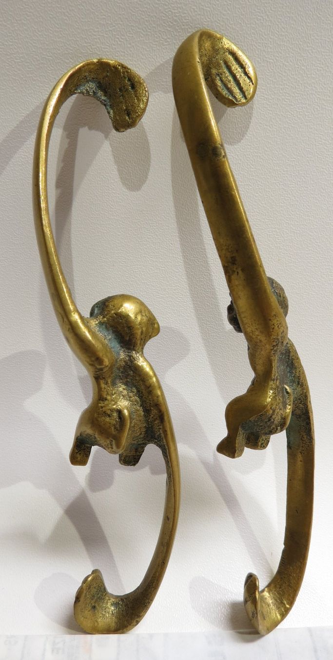 Ferramenta: 2 Messing Haken - Aufhänger /  Affe – Usato da Walenstadt venduto da apropo 4