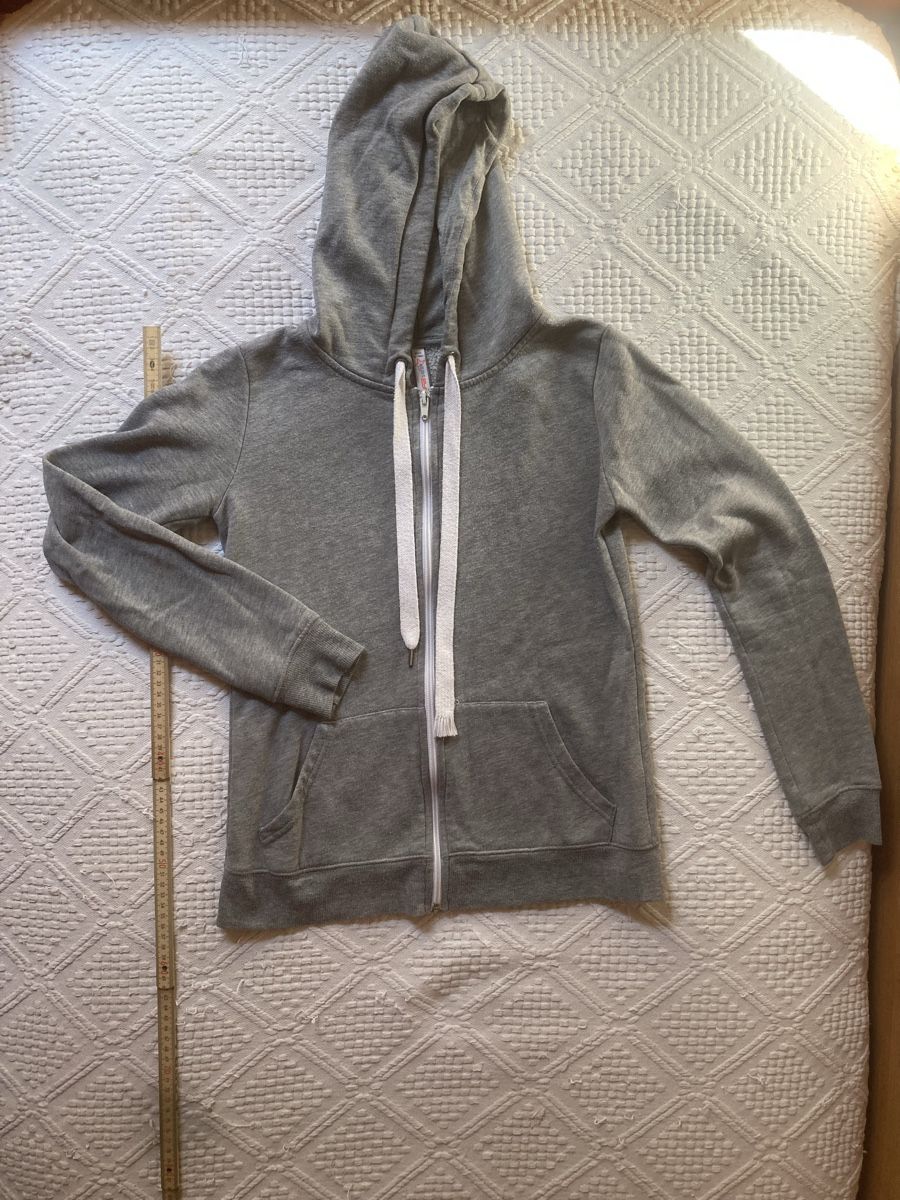 H&M Pulls et sweat-shirts: Pullover à capuche  – D'occasion à Cortébert par col_h56s