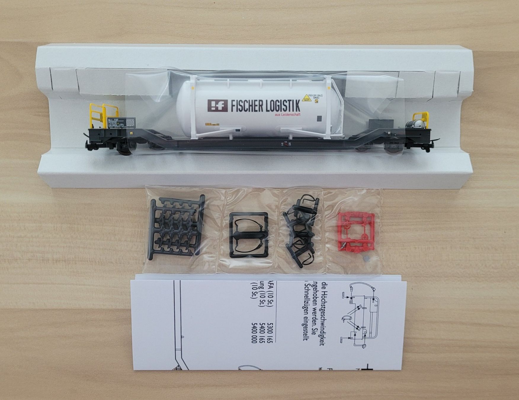 Bemo Modellini di ferrovie: Bemo RhB Sb-v 7727 mit Container "Fischer", Sondermodell H0m – Nuovo e nell'imballaggio originale da Bremgarten AG venduto da Sportivo2007 1