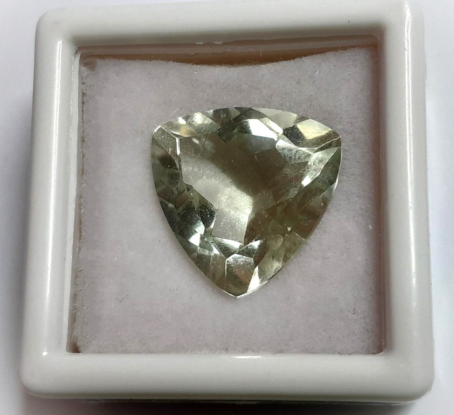 Pietre preziose: 1x Améthyste verte trillion 13x13mm – Nuovo (secondo la descrizione) da Grimisuat venduto da Valgem