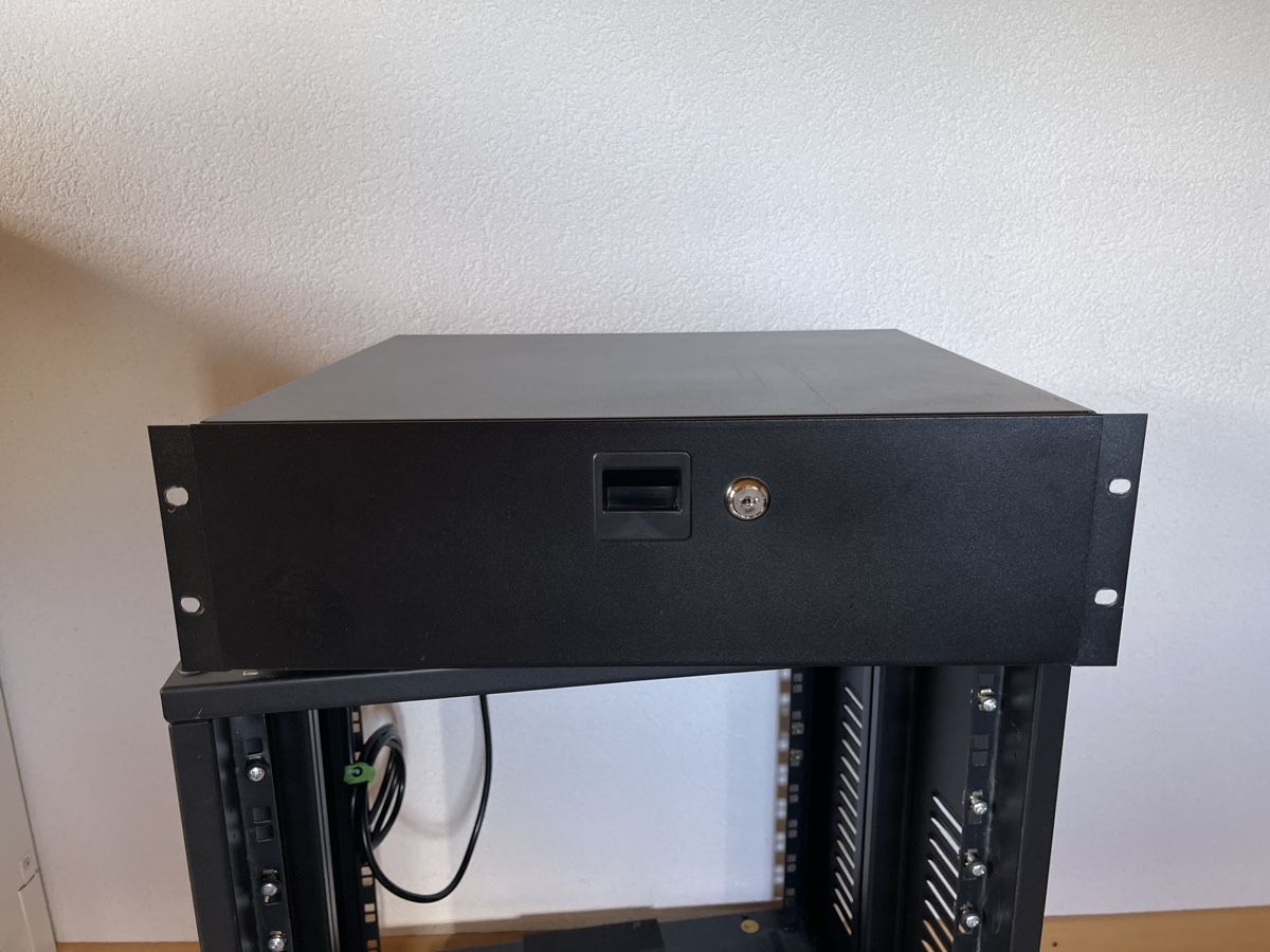 Autres accessoires: Thon Rack Drawer 2U Lockable schwarz – D'occasion à Eriz par qot 4