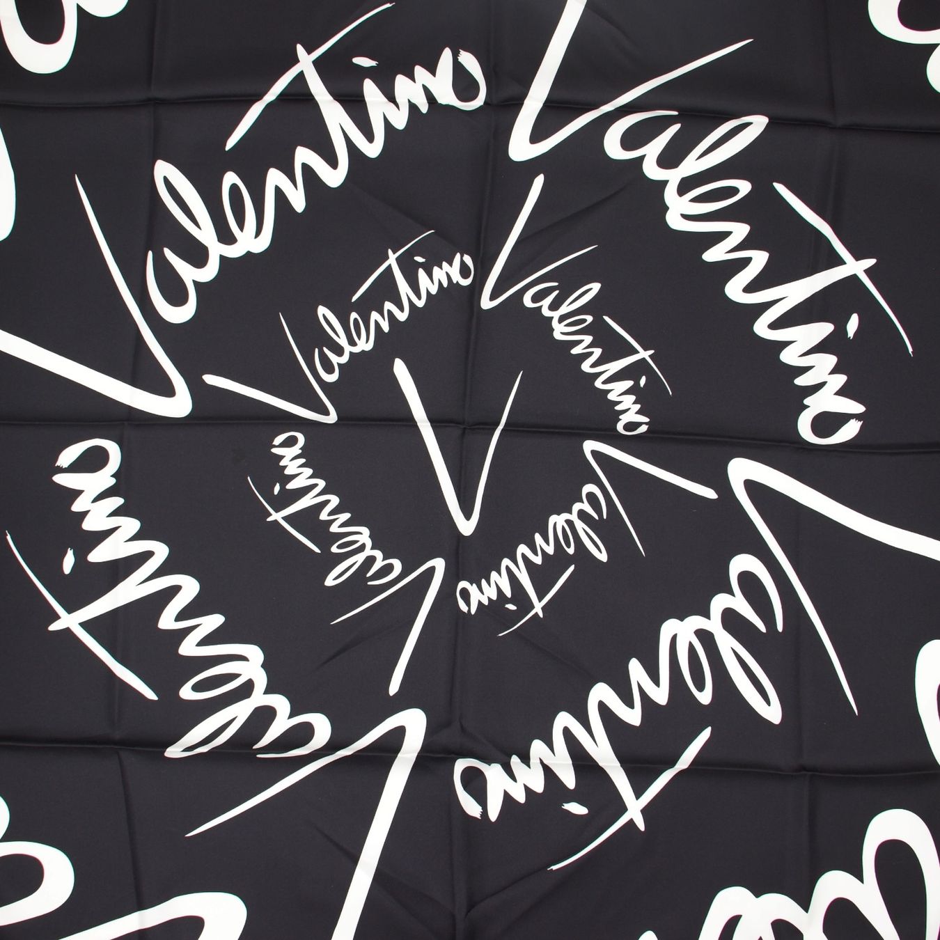 Valentino Foulards, Tücher & Schals: Valentino Seidentuch schwarz/rosa – Gebraucht aus Binningen von Designerlabels 4