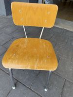 Schulstuhl Holz mit Metallgestell gebrauchter Zustand