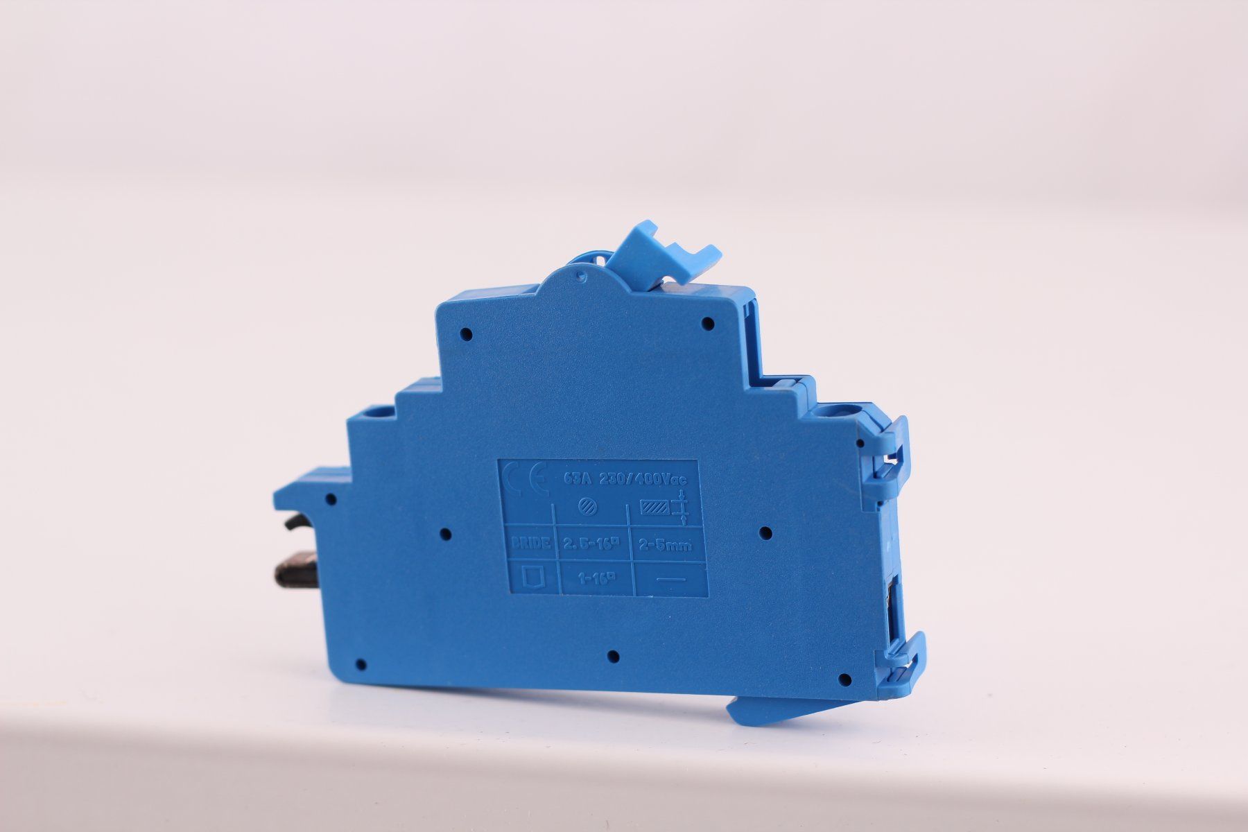 Hager Schalter: Hager MZN 173 Neutralleitertrenner – Gebraucht aus Winterthur von Hint17 1