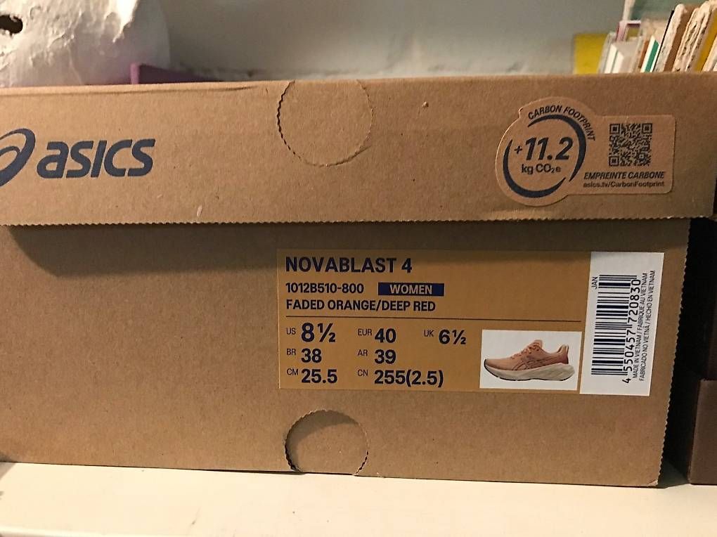 Herrenschuhe: Asics Novablast 4 Grösse EU 40 / US 8.5 – Gebraucht aus Kaiseraugst von Bedabe