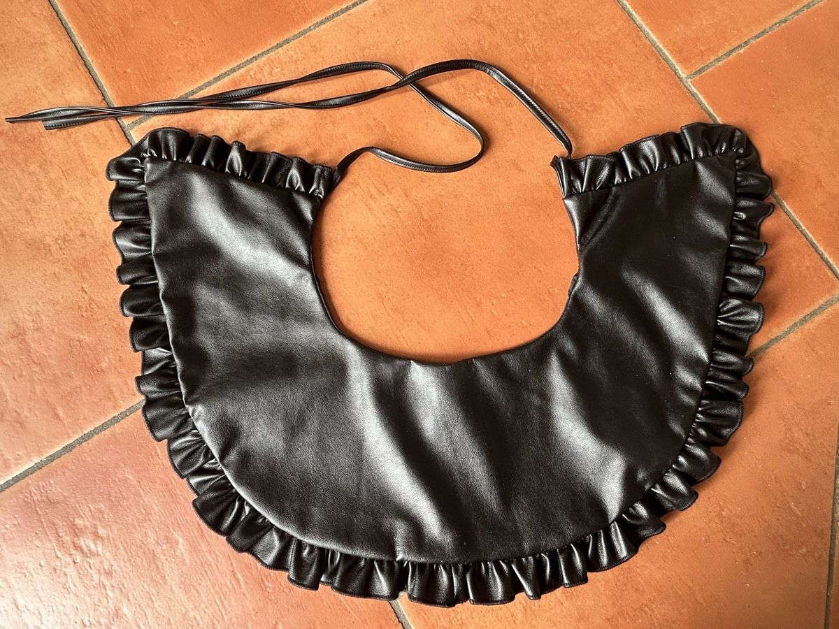 Sisley Foulard & Sciarpe: SISLEY Kragen aus Kunstleder – Nuovo (secondo la descrizione) da Möhlin venduto da seerose6 6