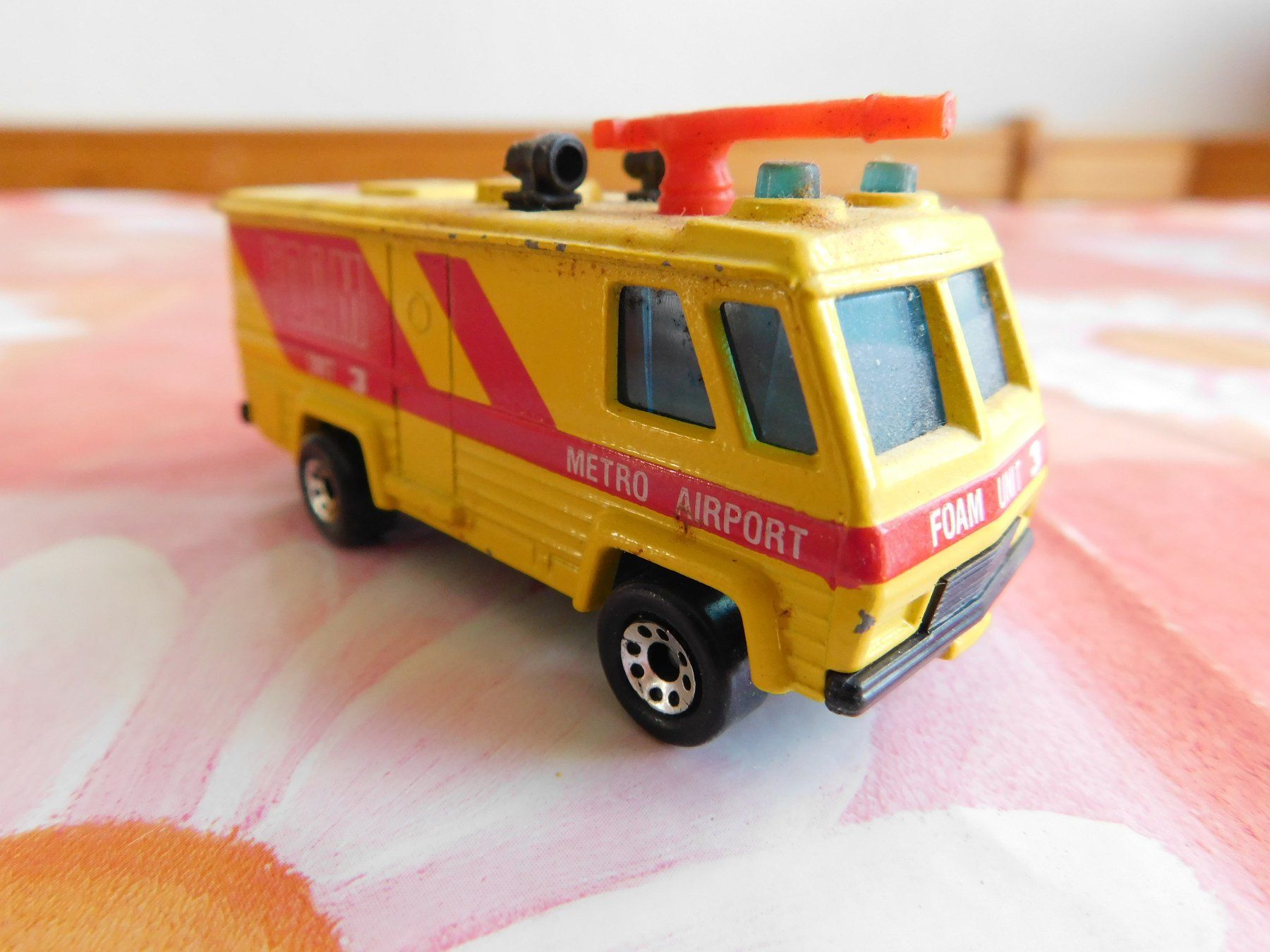 Matchbox Voitures modèles: Matchbox Flugfeldlöschfahrzeug – D'occasion à Strengelbach par Wedi73 7
