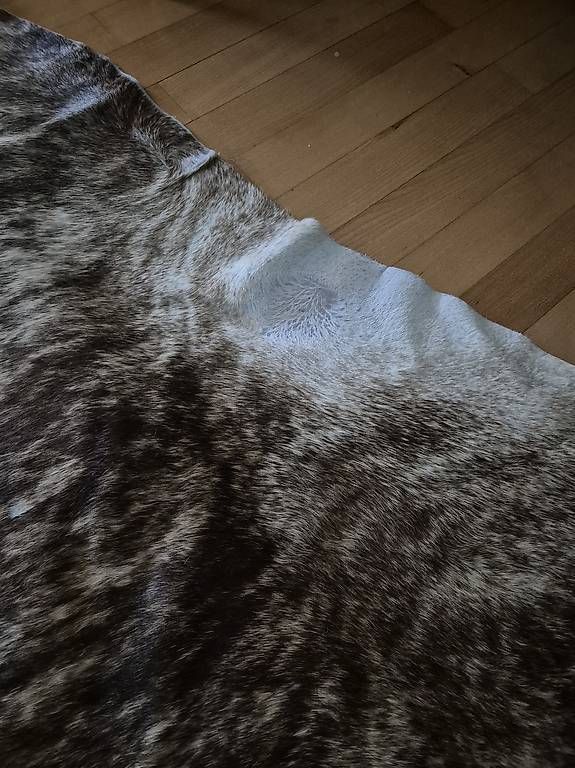 Tappeti: Grosser Kuhfell Teppich – Usato da Winterthur venduto da Neuesim