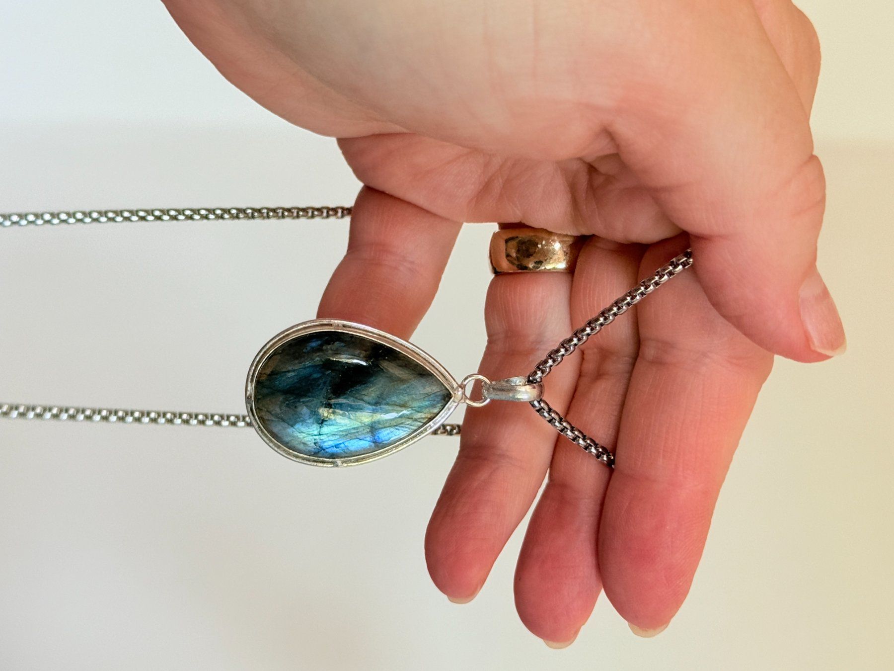 Catenine: Pendentif Labradorite unique - pour toutes ... – Nuovo e nell'imballaggio originale da Genève venduto da AWWA 3