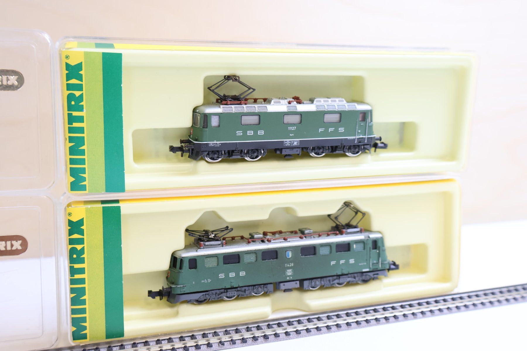 Trix Modelleisenbahnen: Minitrix 2 x SBB E-Lok Set - schöne Modelle OVP – Gebraucht aus Winterthur von Monstera 5