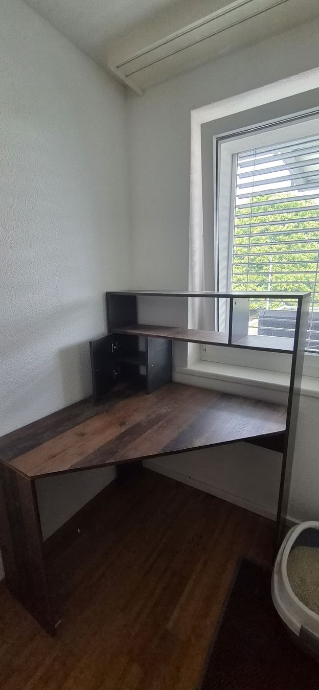 Bureaux: Bürotisch  – D'occasion à St.Margarethen TG par NikkiMicki