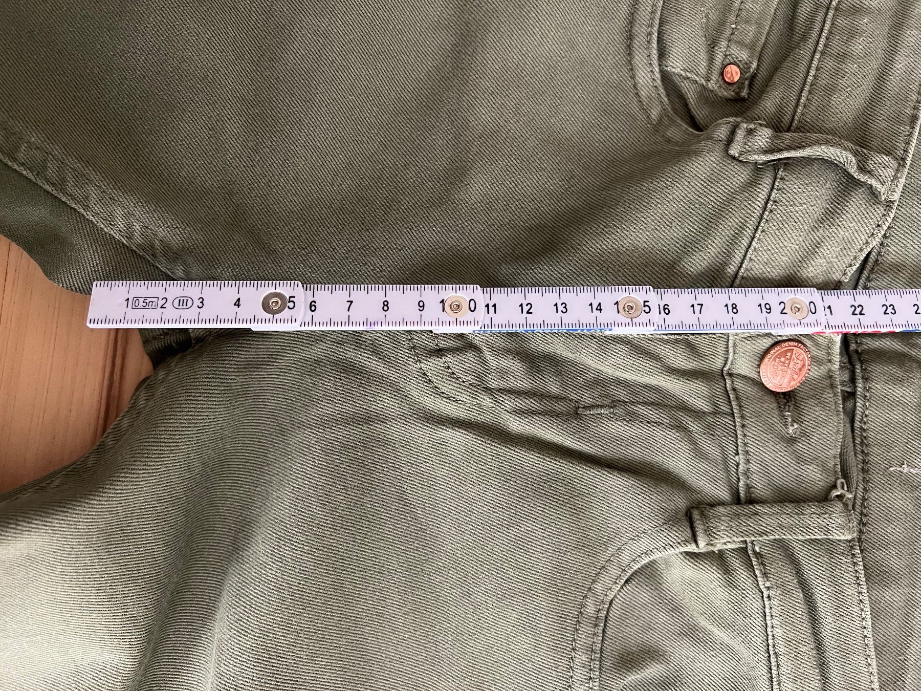 Jeans: Jeans Gr.S olivgrün – Usato da Oberglatt ZH venduto da dauerbrenner 7