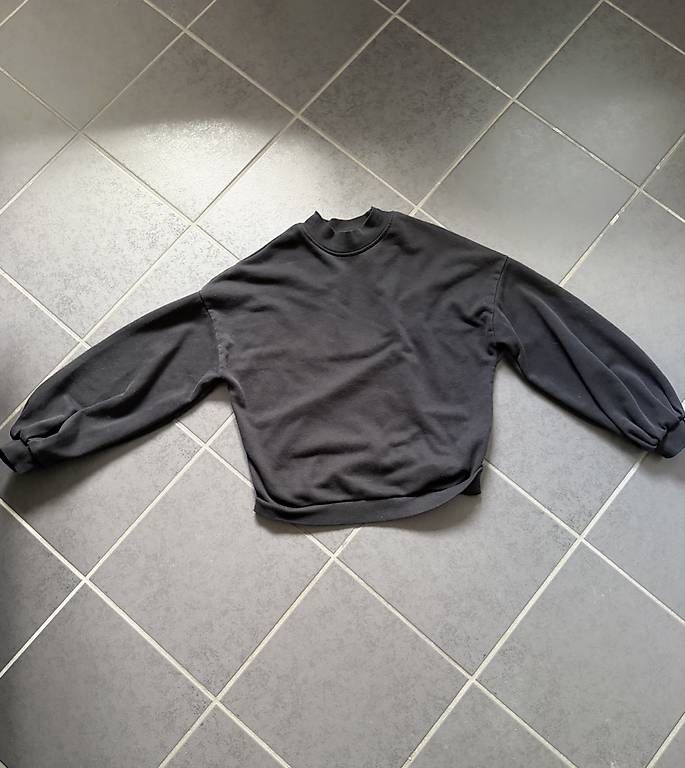 Pullover & Sweatshirts: SCHWARZER PULLOVER MIT RUECKENAUSSCHNITT – Gebraucht aus Affeltrangen von janaleiin 2