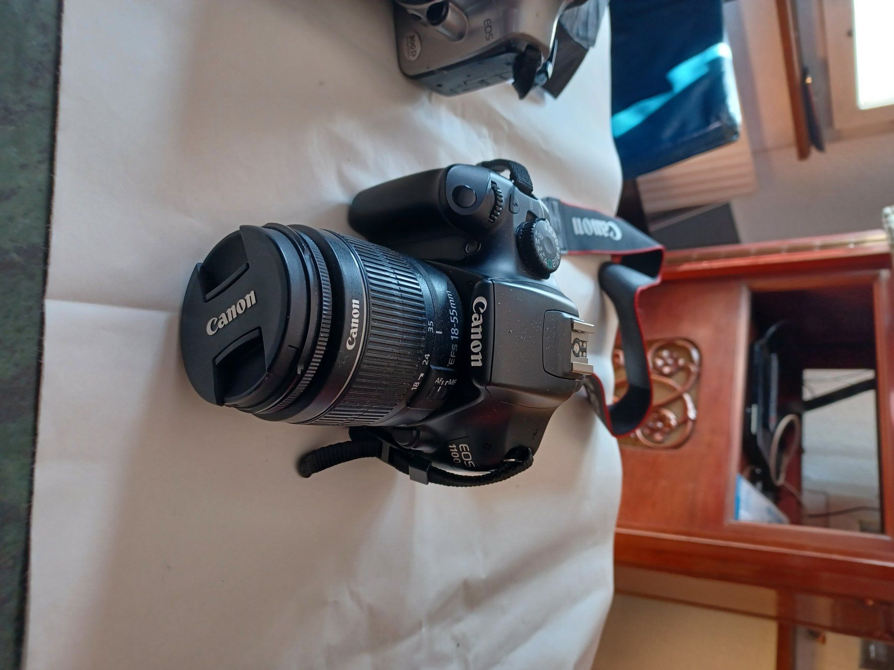 Canon Appareil photo: CANON EOS 1100 D    CANON EOS 300 D + 2 ZOOM – Défectueux à LUZERN par picci01 2