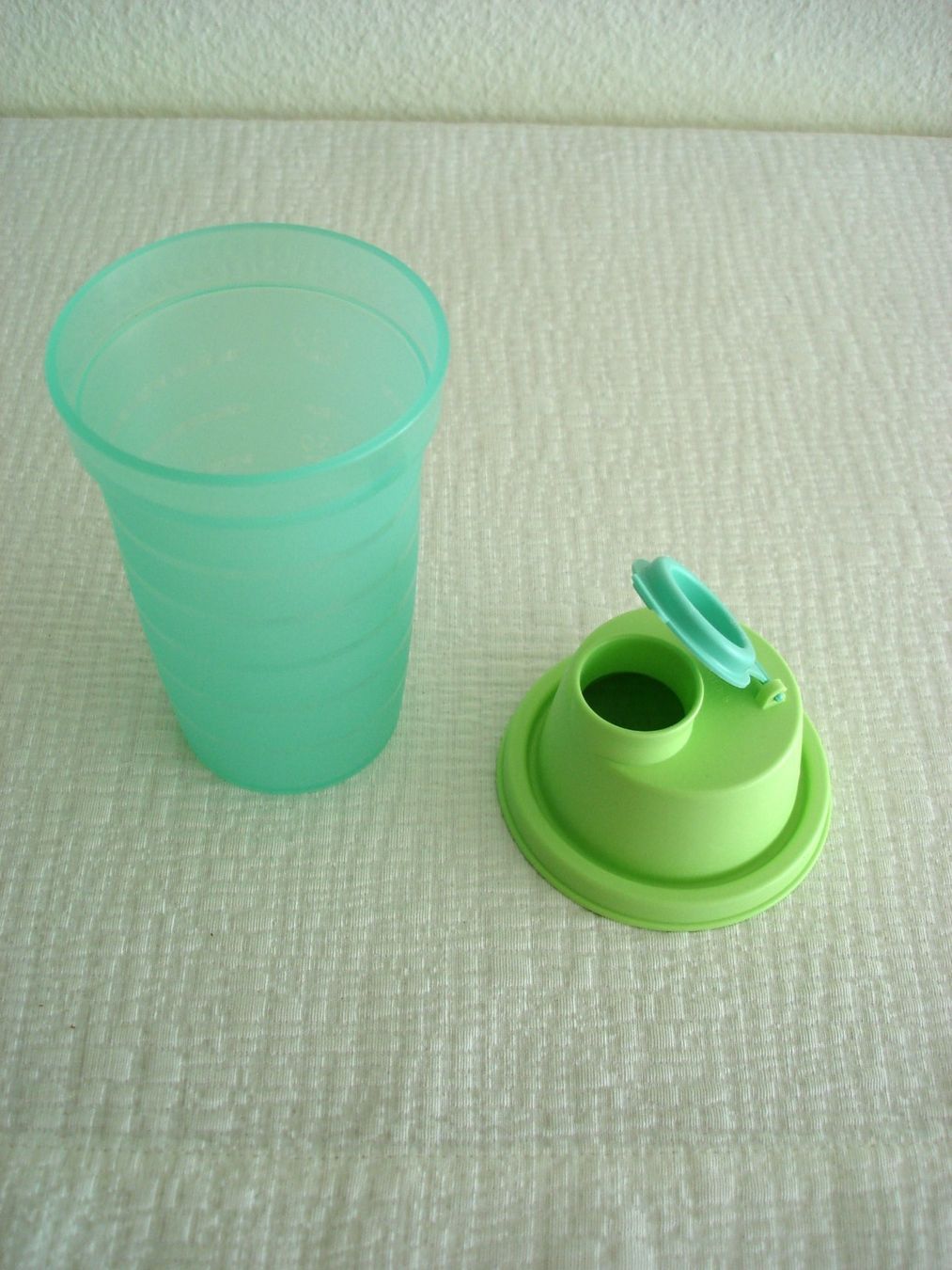 Tupperware Contenitori & Simili: Tupperware Gurken Lift Original & Schüttelbecher 300 ml – Usato da Regensdorf venduto da anna059 5