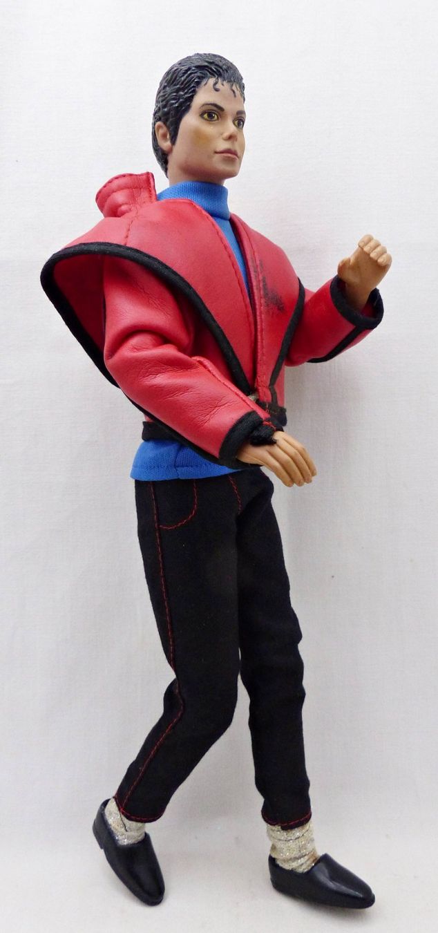 Statuette: MICHAEL JACKSON "BEAT IT" DOLL WITH "THRILLER" JACKET (1984) – Usato da Lugano venduto da YouWantUSToo 2