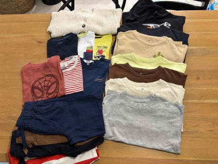 Lot de vêtements garçon divers tailles état correct 110/116