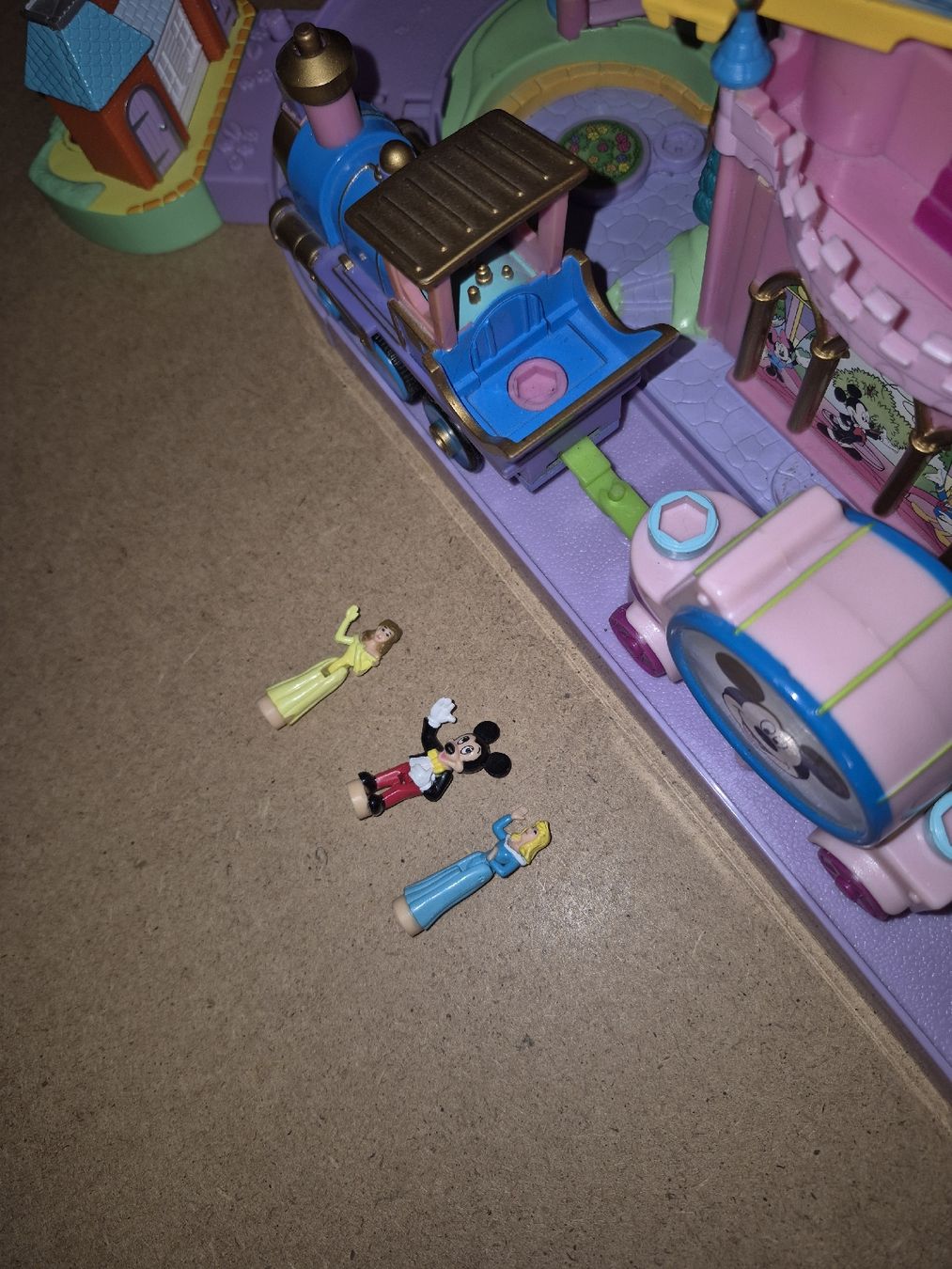 Maisons pour enfant: Château Polly Pocket avec train et accessoires 1995 – D'occasion à Penthalaz par yve_wsq8 3
