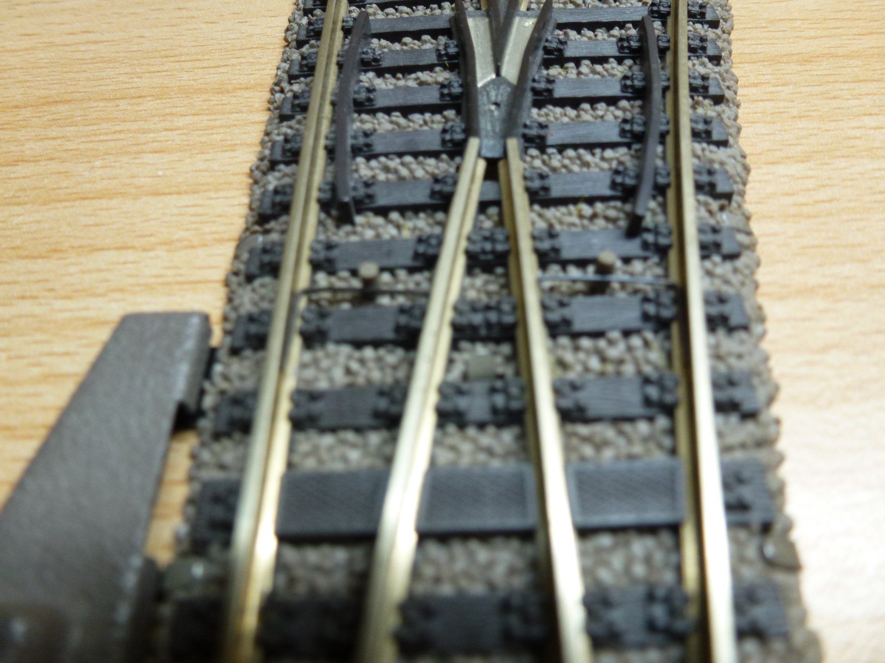 Fleischmann Modellini di ferrovie: Fleischmann H0 Profigleis Weiche rechts 6140 mit Antrieb – Usato da Hombrechtikon venduto da Se9 5