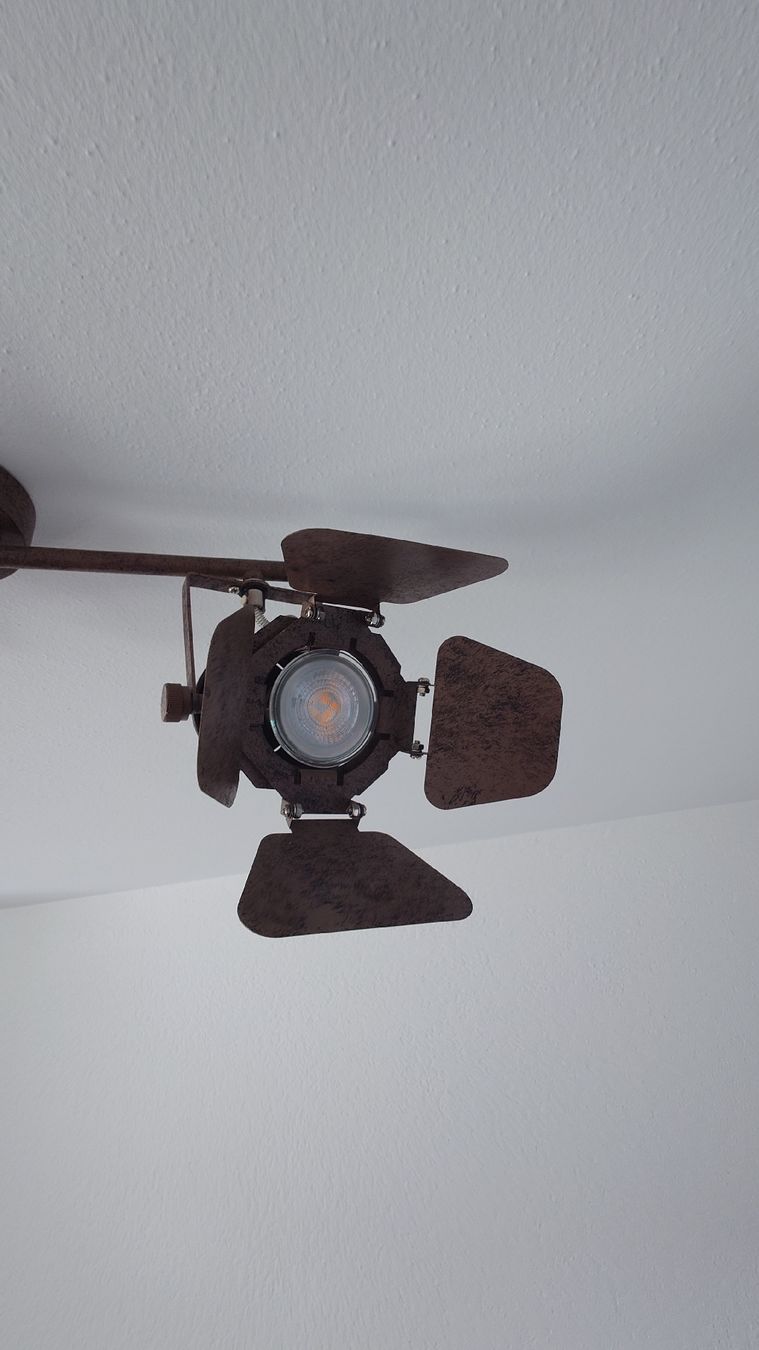 Kronleuchter & Deckenlampen: Lampe mit 2 Spots – Gebraucht aus Grosshöchstetten von dav_fmx2 1